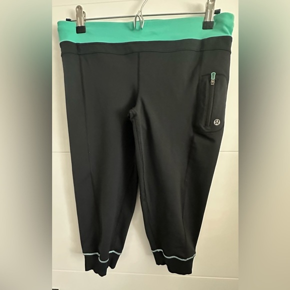 Lululemon Women’s Crop Pants- Size 8 - Picture 3 of 9